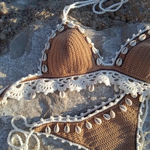 crochet bikini set High Hip in Tan Bronze with lace edgings and natural shells image 7