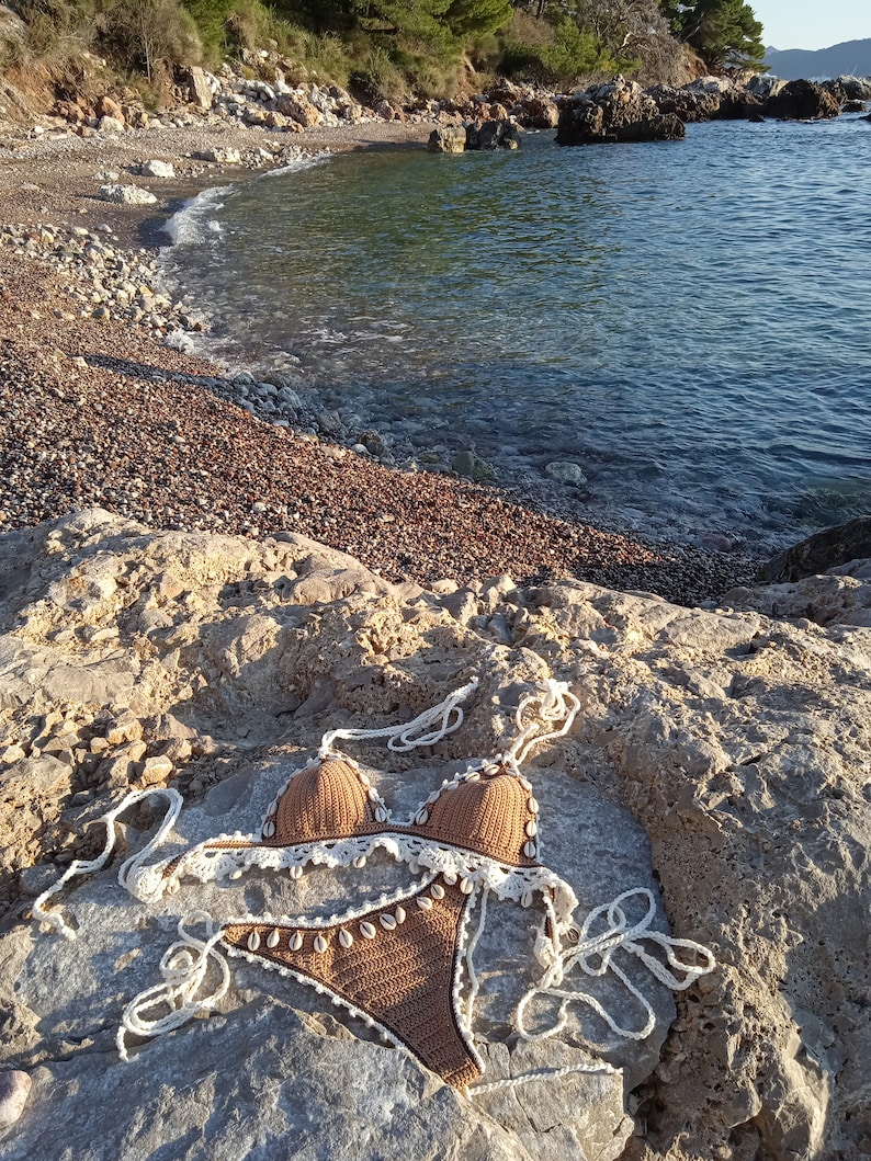 crochet bikini set High Hip in Tan Bronze with lace edgings and natural shells image 6