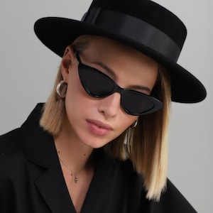 Tortoiseshell Triangular Sunglasses: Women&#39;s UV400 Protective Eyewear
