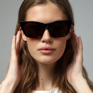 Large cat eye sunglasses women tortoise shell, black/brown with polarized lenses UV400