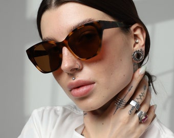 Gucci 1990s Vintage Shield Sunglasses Brown Tortoise 2139 S  display picture 1