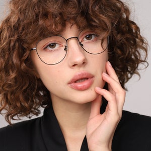 Mod prescription or non prescription black metal reading glasses frames for women with lenses (anti-reflective, blue light blocking, photochromic, sun).

Frame width 137 mm 
Bridge 21 mm 
Height 49 mm 
Temple length 140 mm