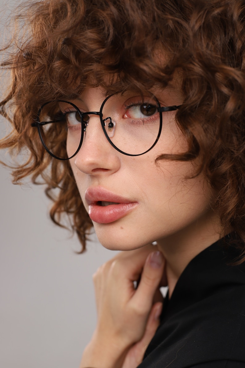 Glasses frames round women with fake or prescription lenses