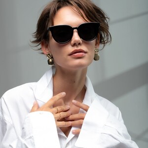 Black sunglasses women with a unique design with polarized lenses UV400 protection