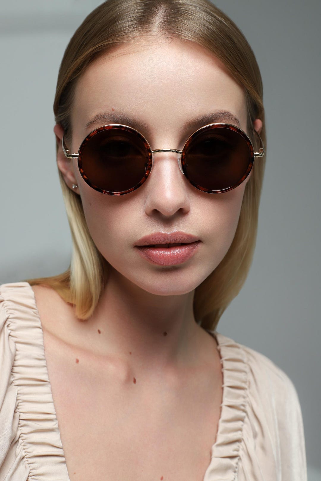 Women\'s High Quality Luxury Style Bold Round Statement Tea Color Sunglasses Tea Gradient Sunglasses Women Lens Curved Temples Sun  main image 4