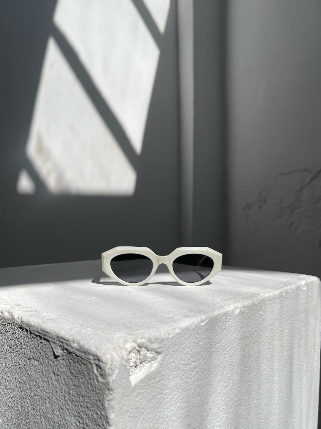 New Original TRUE RELIGION Geometric Sunglasses Oversized White Tortoise Shell Geometric Cat Eye Sunglasses for Women – White TR90 Frame  main image 4