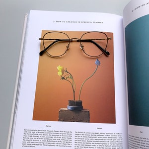 Mod prescription or non prescription black/gold metal reading glasses frames for women with lenses (anti-reflective, blue light blocking, photochromic, sun).

Frame width 137 mm 
Bridge 21 mm 
Height 49 mm 
Temple length 140 mm