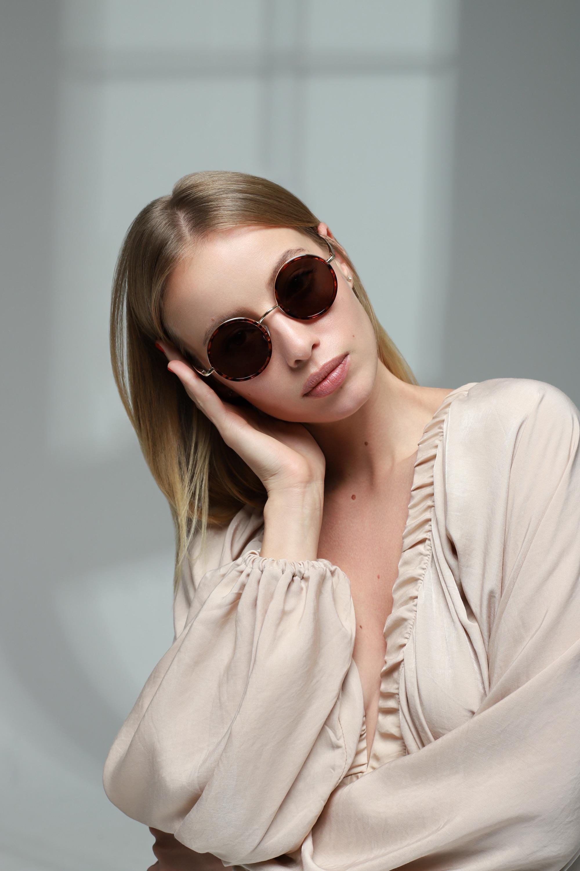 ?Tortoise Round Sunglasses for Men Women  Circle Style UV400 Lenses Unisex CLASSIC ROUND SUNGLASSES Men Women, Tortoiseshell Frame  main image 4