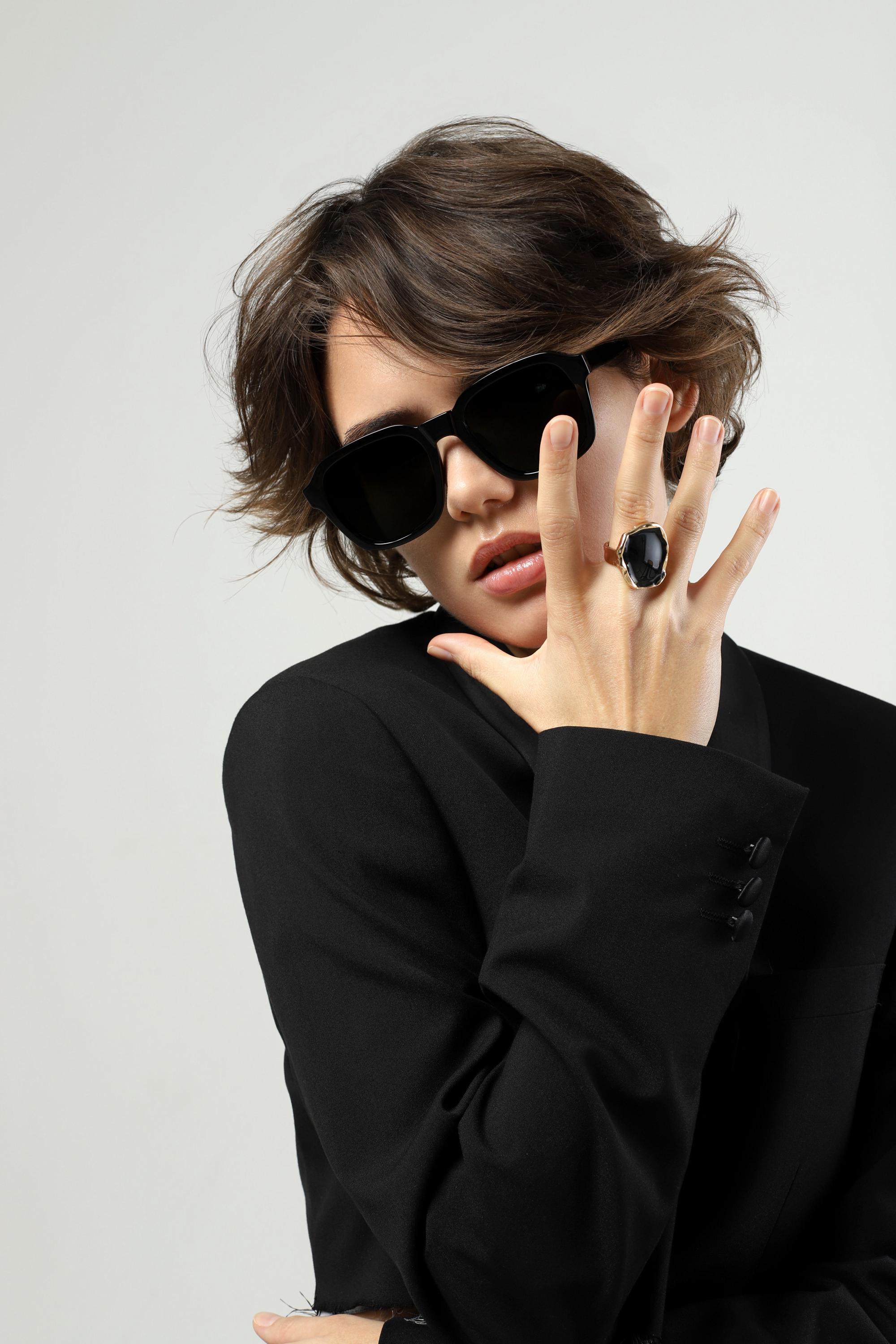 Oversized Square Sunglasses with UV Protection, Statement Shades Luxury Oversized Square Multicolor Sunglasses – Unisex  main image 3