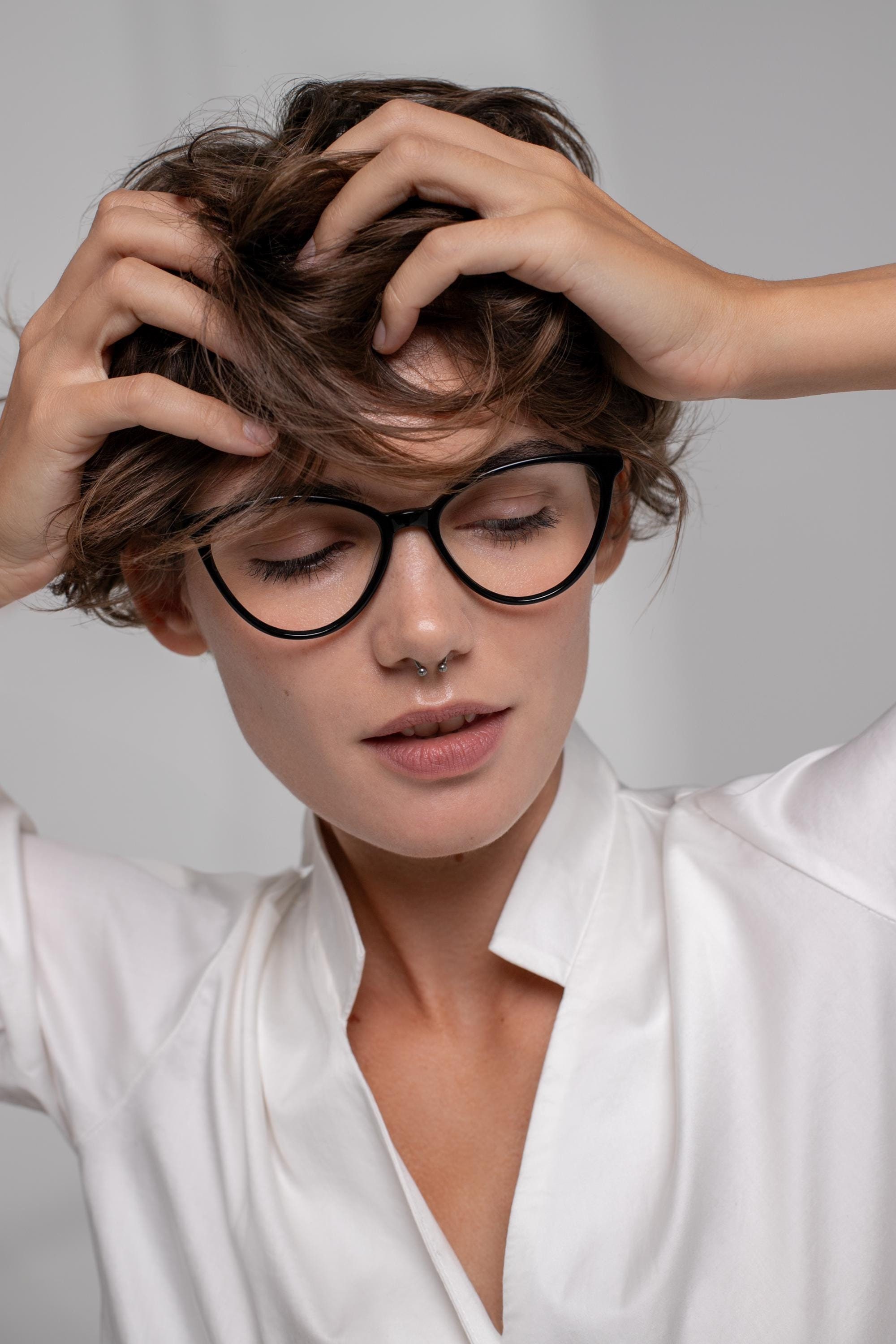 ブラック キャットアイ メガネ(度あり) Prada Eyewear キャットアイ メガネフレーム | ブラック | FARFETCH JP