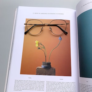 Mod prescription or non prescription black/gold metal reading glasses frames for women with lenses (anti-reflective, blue light blocking, photochromic, sun).

Frame width 137 mm 
Bridge 21 mm 
Height 49 mm 
Temple length 140 mm