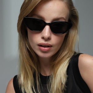 Trendy fashion cute black cat eye sunglasses women with polarized lenses UV400.