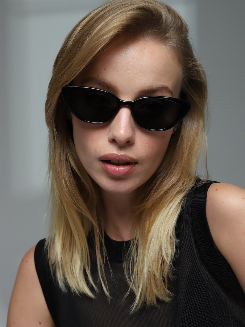 Trendy fashion cute black cat eye sunglasses women with polarized lenses UV400.