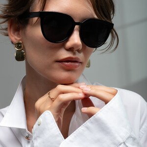 Unique sunglasses women with a unique design with polarized lenses UV400 protection
