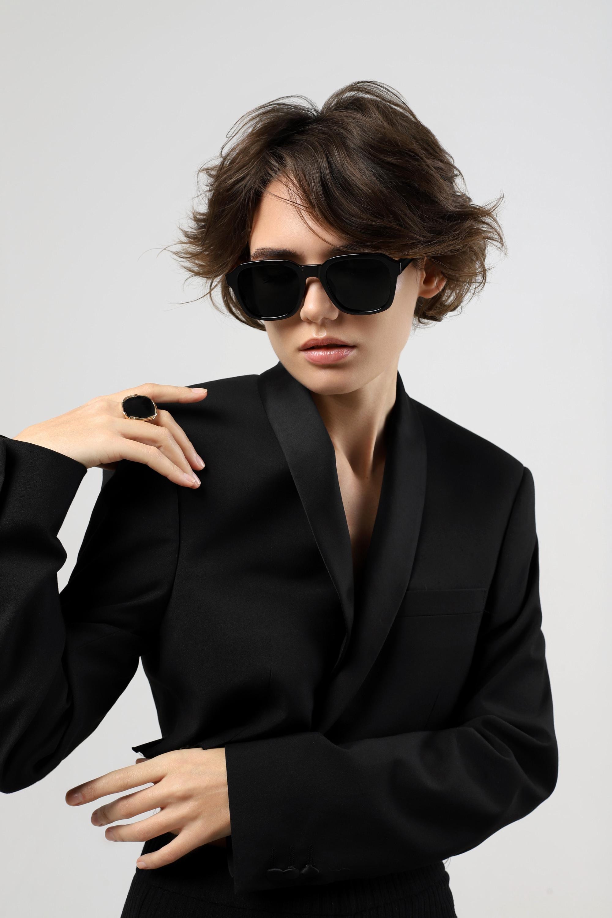 Oversized Square Sunglasses Women UV400 Polarized with Case & Cloth JM Vintage Oversized Square Polarized Sunglasses for Women  main image 2