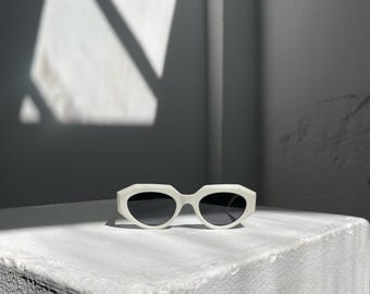 Geometric Cat Eye Sunglasses for Women – White TR90 Frame  display picture 2