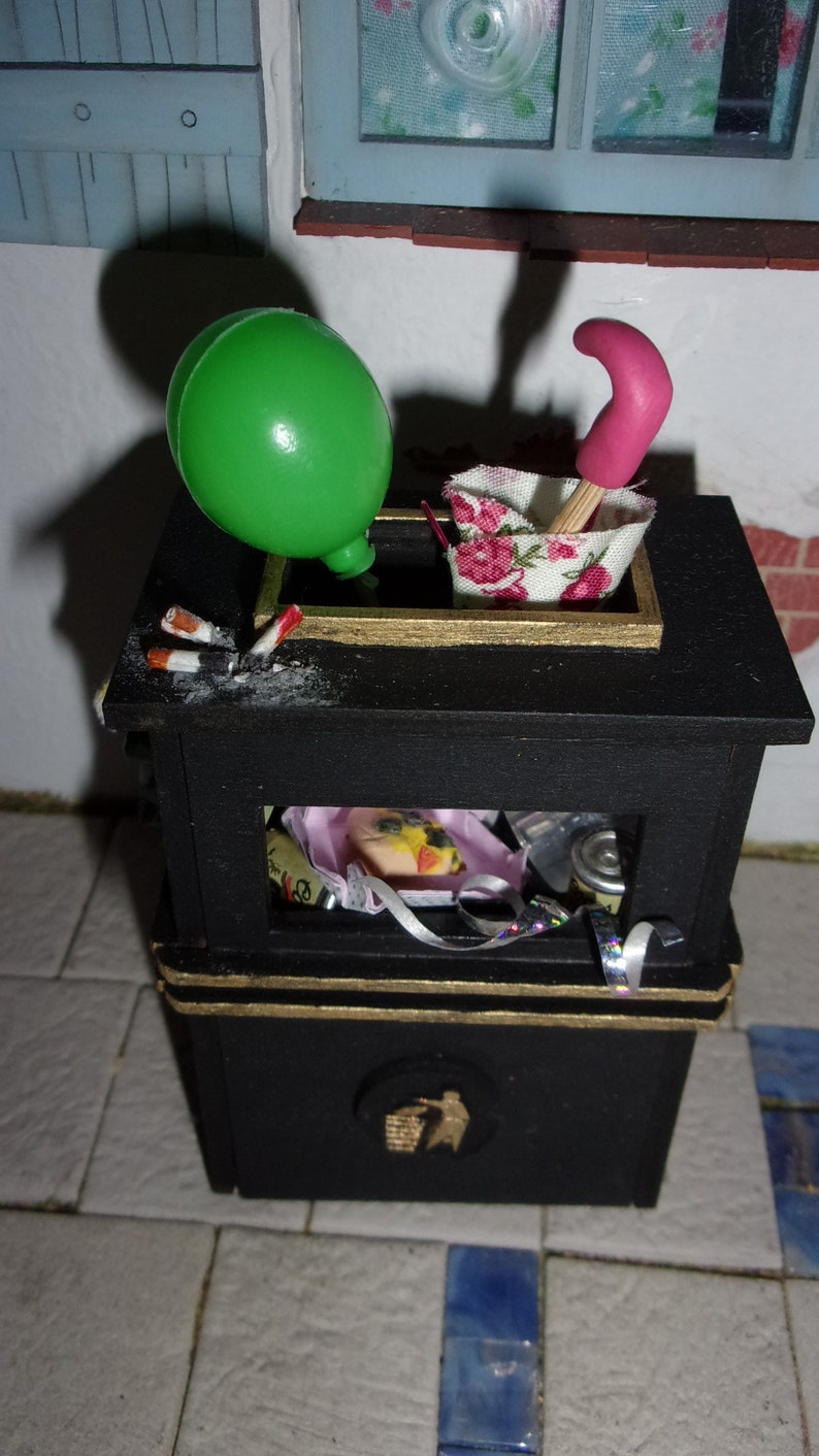 Themed 1:12th Dolls House Bin Good Night Out image 1