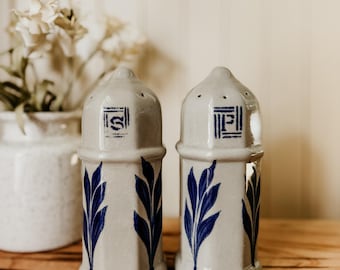 Vintage Williamsburg Pottery Shaker Set - Stoneware Country Kitchen Salt and Pepper Shaker Set Blue Floral Cottagecore English Cottage
