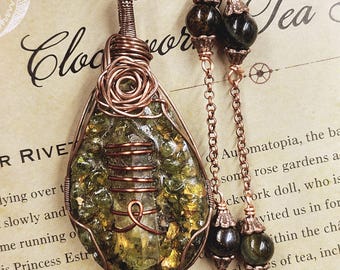Collar de orgonita y aventurina verde: talismán de sanación y abundancia para el corazón. Cristal de cuarzo verde, alambre de cobre envuelto. Joyería de brujas.