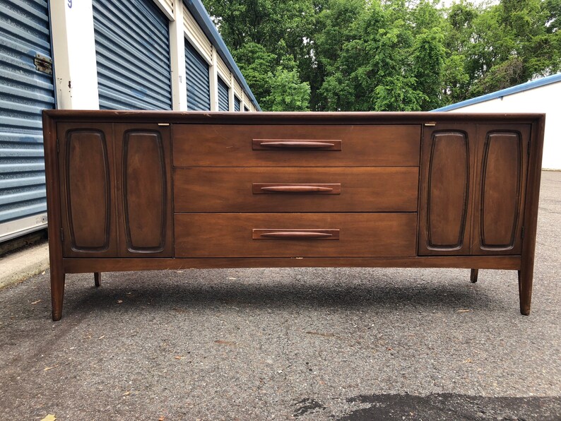 Broyhill Premier Mid Century Long Dresser Buffet Credenza