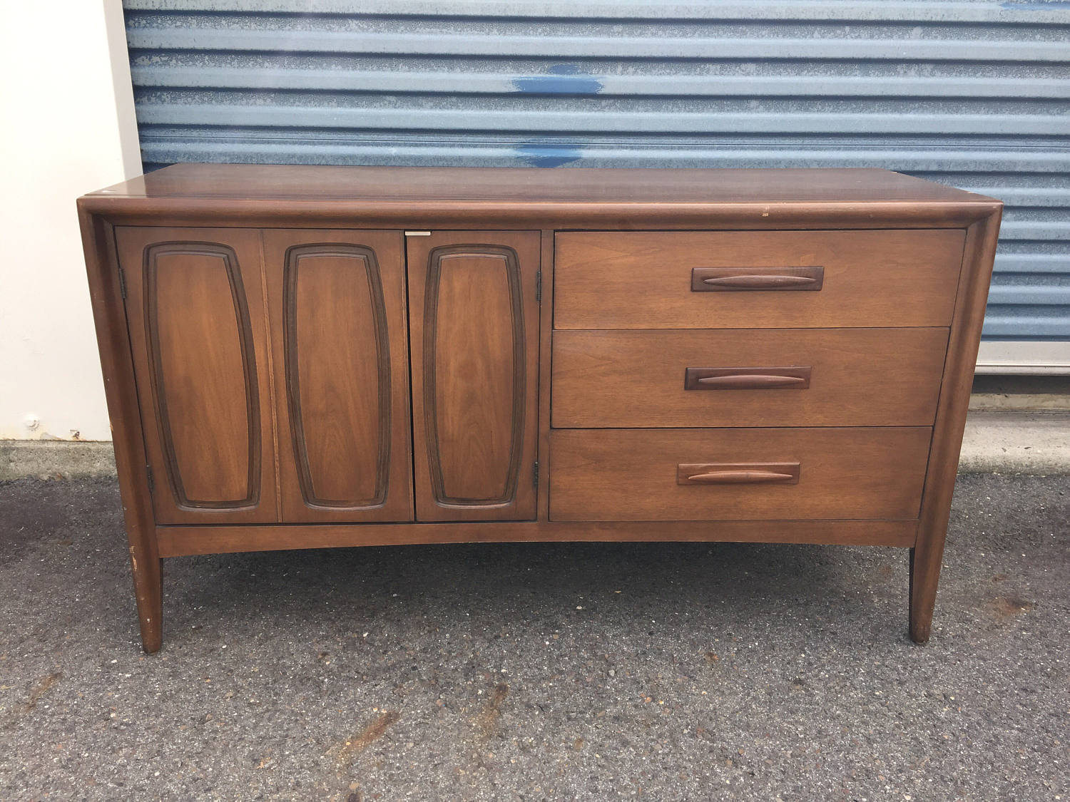 Vintage Mid Century Modern Broyhill Buffet Credenza Dresser