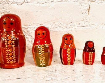 Charming Vintage Nesting Dolls