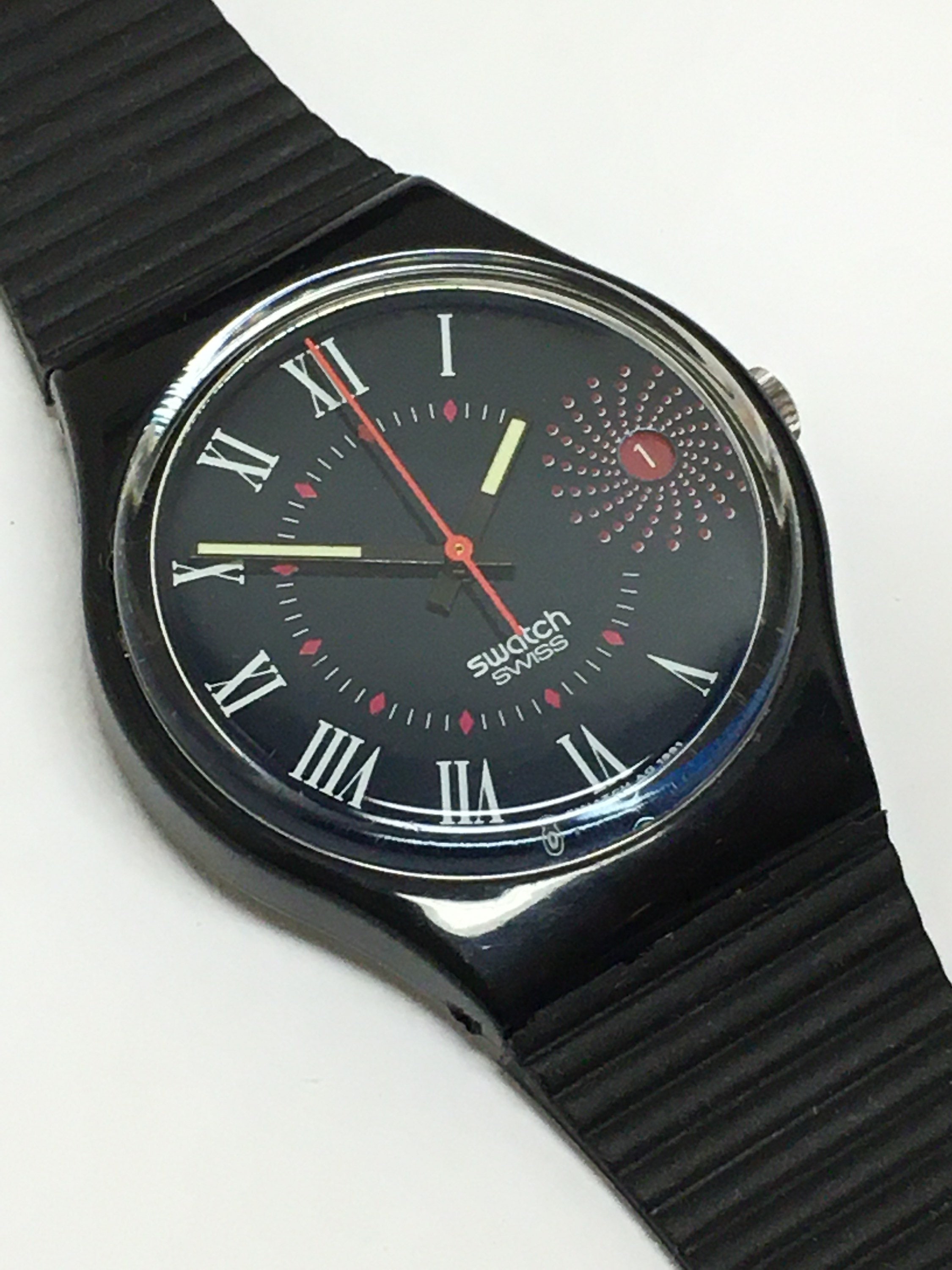 swatch black red