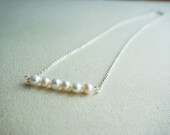 Gorgeous Freshwater pearl necklace, perfect for that elegant look! High quality pearls with great luster and shine, comes with a chain.
