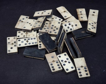 Boxed Set antiker französischer Dominos - EXTREM SELTEN Kleinere Fliesen - Französisch 1800 - Ebenholz und Knochen - Single-Pin Dominos - TG110