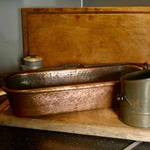 Superbe antique Français bouilloire à poisson décorée en cuivre lourd - pour cuisinière ou four - poissonière décorée au marteau - poêle à poisson en cuivre - K402