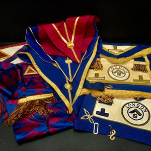 Vintage London Freimaurer Regalia - Schürzen, Kragen und Schärpen - Englische Mitte des Jahrhunderts Masonic Hütte - C244