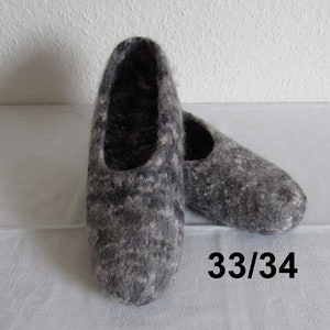 warm knitted felt punches with latex sole, size 33/34