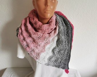 gestricktes Tuch in asymmetrischer Form