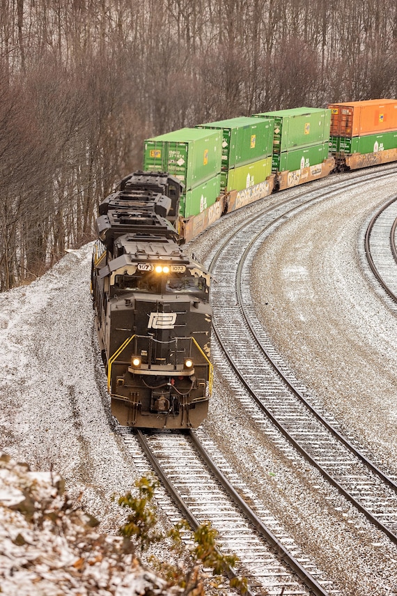 NS 1073 "Penn Central" at Bennington Curve