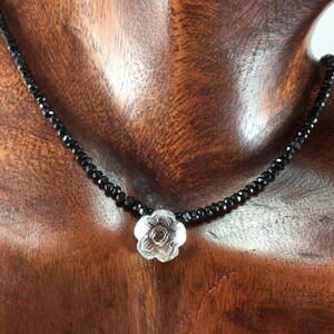 Black Spinel and Flower Necklace/ Black Spinel/ Gemstone/ Clear Quartz/ Flower/ black and white/Necklace