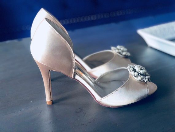 pumps with crystals