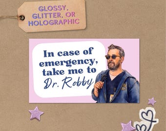 Può includere: Un'etichetta marrone chiaro con il testo "GLOSSY, GLITTER, OR HOLOGRAPHIC" e una carta rosa con il testo "In case of emergency, take me to Dr. Robby" e un'illustrazione di un uomo con gli occhiali da sole.