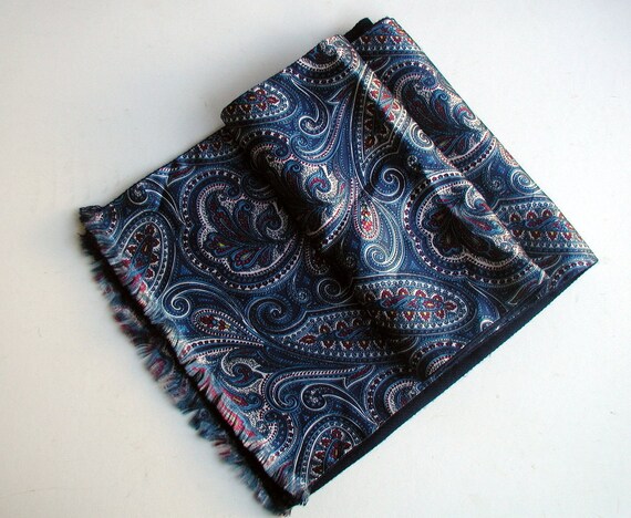 Vintage 1970s Blue Paisley Opera Scarf Wool Lined… - image 4