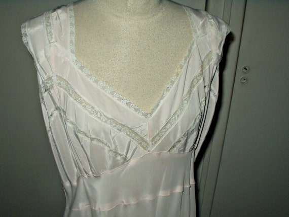 Vintage 1940's 1950's  Nightgown Alberta Lingerie… - image 1