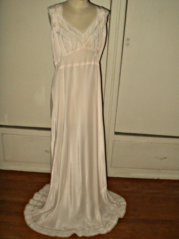 Vintage 1940's 1950's  Nightgown Alberta Lingerie… - image 2