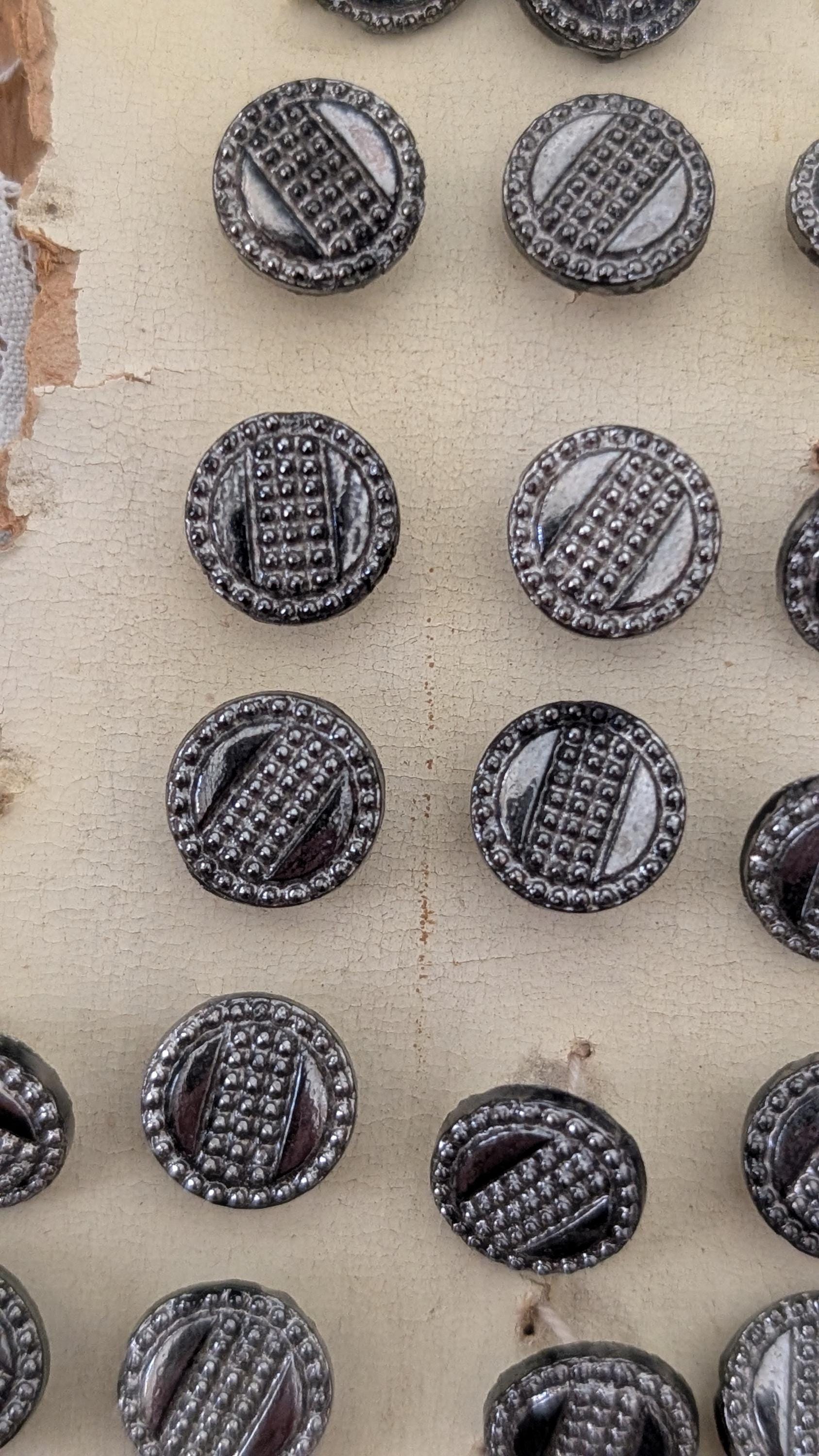 アンティーク　ガラスボタン　１９〜２０世紀　オーストリア・チェコスロバキア製 5be9f3573439d7978ac1e370ddb9f4