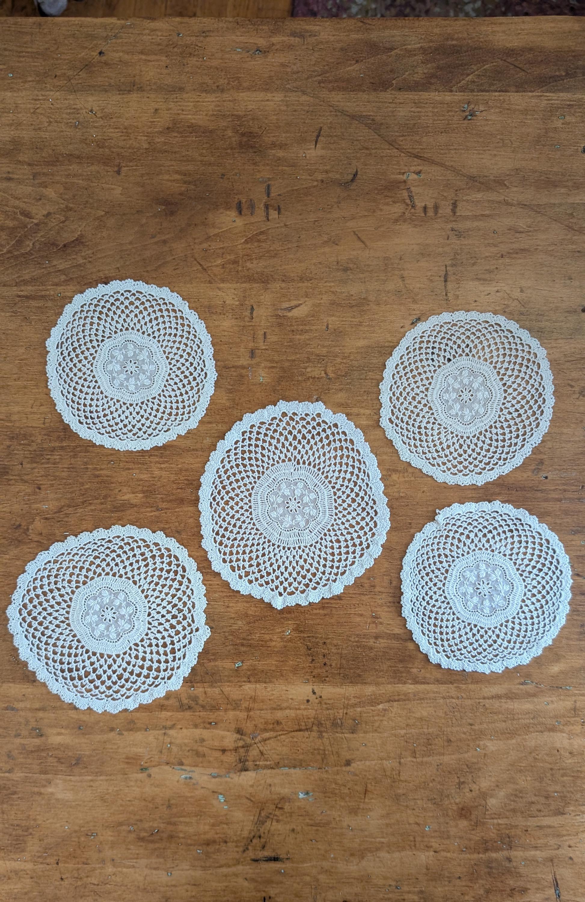 LOT DE NAPPERONS PETITS ET GRAND MODELE ANCIENS ET VINTAGES