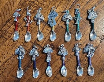 PACK EN GROS - Pendentifs Mini Cuillère enveloppés de fil de mélange de champignons - 13 cuillères enveloppées de fil de couleur personnalisée- Pendentif Mini cuillère- Style hippie