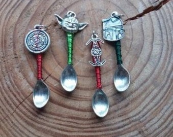 Pendentif mini cuillère sur le thème de Star Wars - Collier de collection film - Yoda, Boba Fett, Faucon du millénaire, Alliance rebelle Que la force soit avec vous