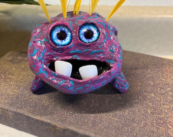 Monstruo morado hecho a mano "Bad Hair Day"