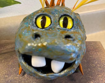 Monstruo hipopótamo hecho a mano