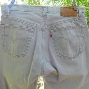 80&#39;s Levi 501 light gray men&#39;s jeans, button fly, red tag, silver buttons