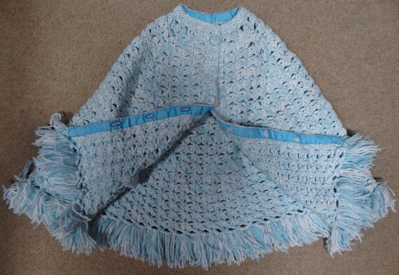 60s 70s Crochet buttoned fringed poncho, crochet … - image 6