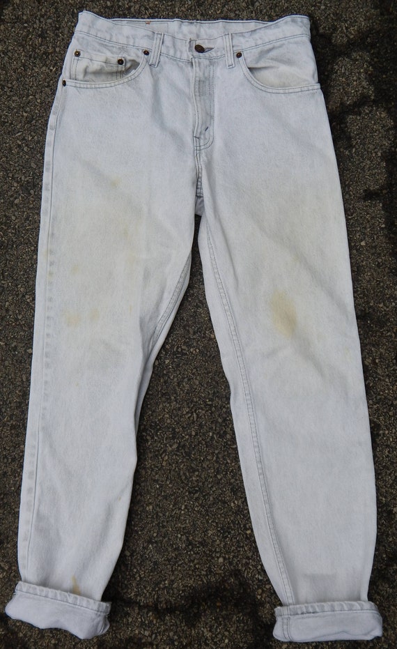 light grey levi jeans