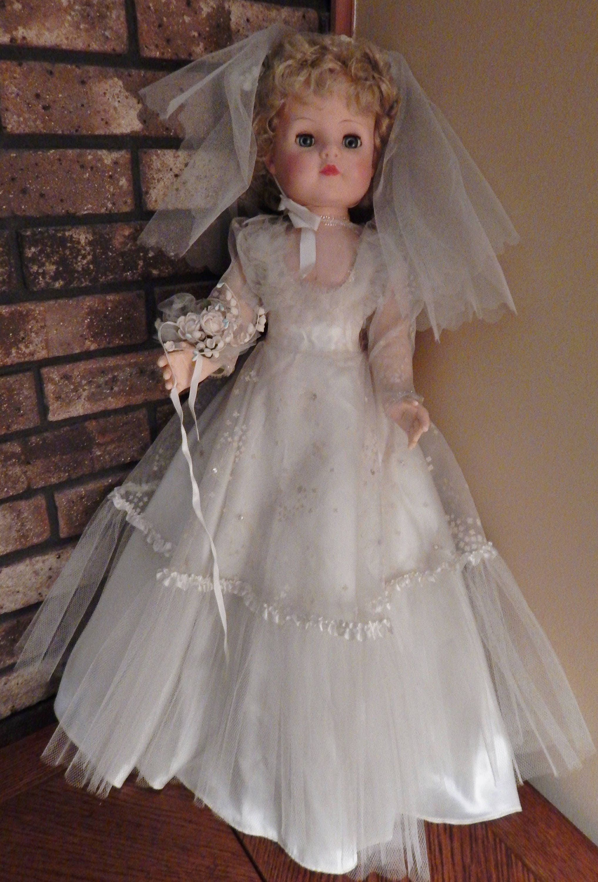 50s EEGEE 27 Bride Doll Walker Doll